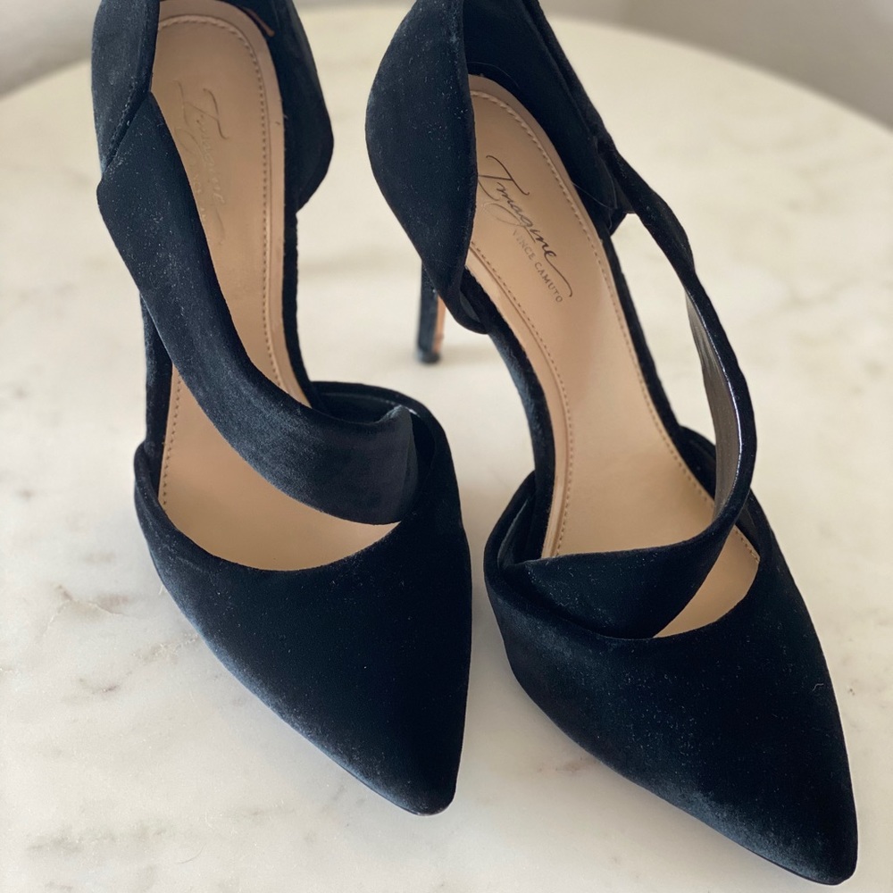 Black Velvet Vince Camuto!!